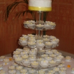 Weddings 3/Sophie - cupcakes.JPG